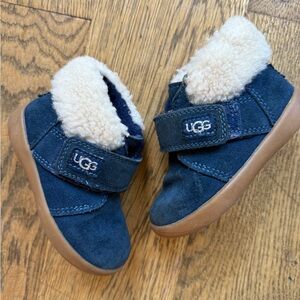 Toddler boy UGGS Nolen shearling boots